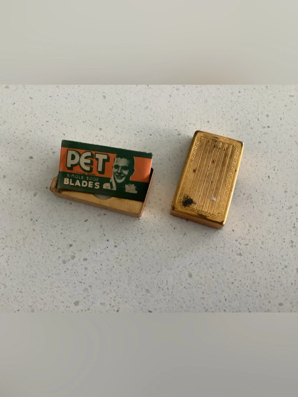 Vtg. Gold toned brass Gillette safety Razor blade case, 1908-1919. Late Edwardia